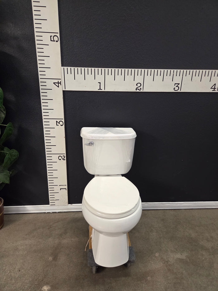 08416 Compact White Porcelain Toilet