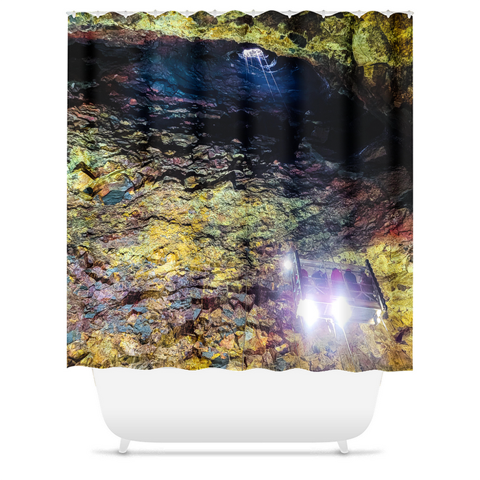 ÞRÍHNÚKAGÍGUR SHOWER CURTAIN